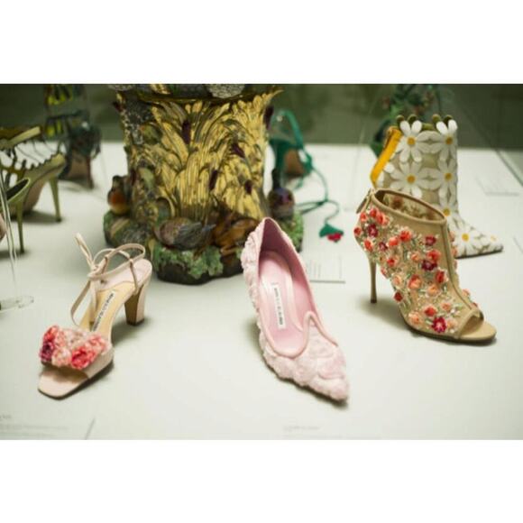 Manolo Blahnik Clizia Tan Mesh Bootie with Sequin and Floral Appliqué IT 40.5 - Picture 2 of 14